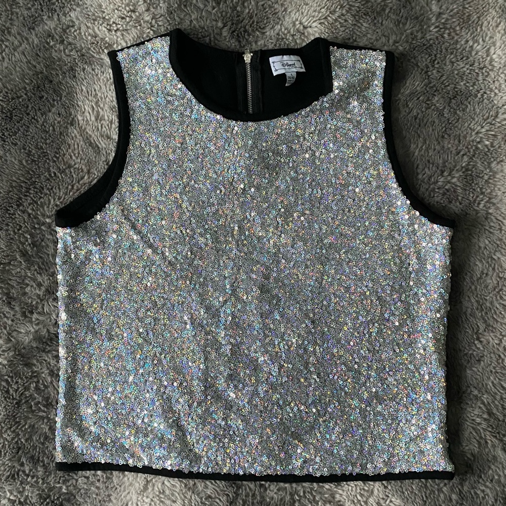 𝅺D-designed Disney sequined top